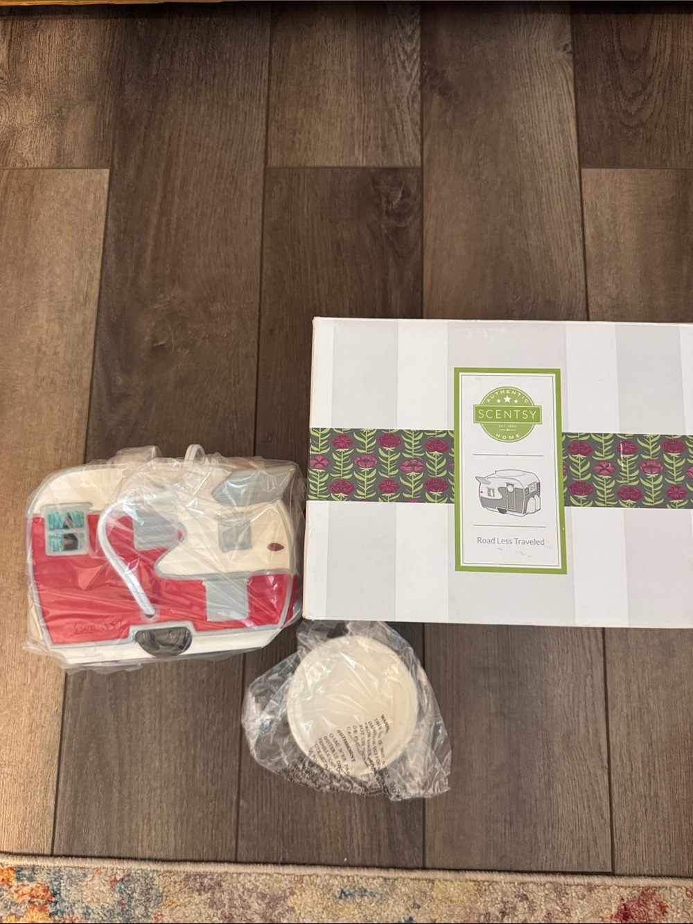 Scentsy Camper Wax Warmer – Red and White